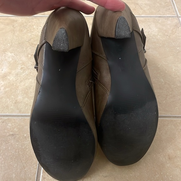 Cute Brown Booties - Picture 5 of 10